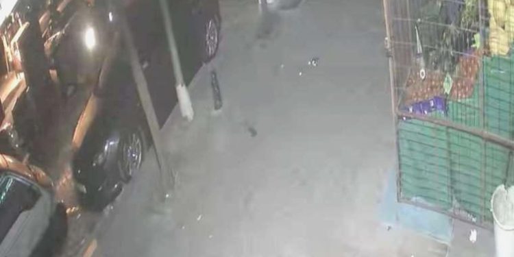 Zeytinburnu’nda silahlı akın: İşyerini kurşunladılar!