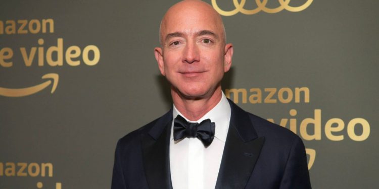 Jeff Bezos yeniden dünyanın en zengini oldu