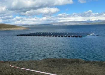 Türkiye’nin ilk yüzer GES’i üretime başladı