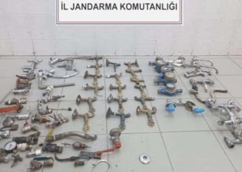 Mezarlık ve mescitlerden onlarca musluk çaldılar