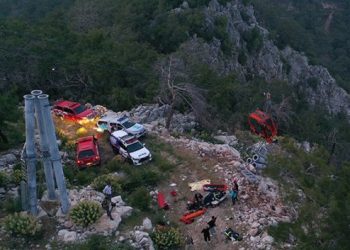 Antalya’daki teleferik faciasında kurtarma çalışmaları sürüyor
