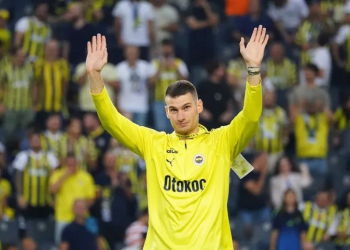 Fenerbahçe’de Livakovic gerçeği: Ayrılığın kapısından dönmüş!