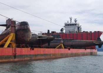 İtalyan donanmasına ait üç denizaltı söküm için İzmir Aliağa’ya getirildi