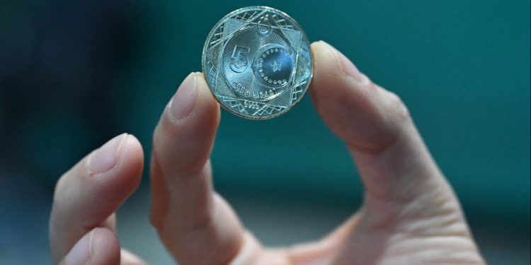 5 TL’lik madeni paralar tedavüle alınıyor