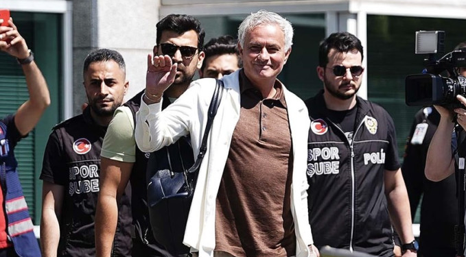 Jose Mourinho, Fenerbahçe için İstanbul’a geldi