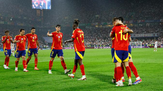 İspanya farklı kazandı, Almanya’nın rakibi oldu!