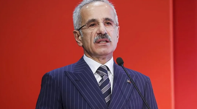 Instagram tekrar açılıyor mu? Bakandan açıklama geldi