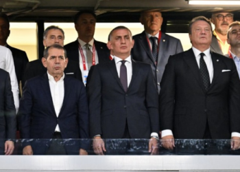 Tribünde Hacıosmanoğlu farkı: Küfüre müdahale etti