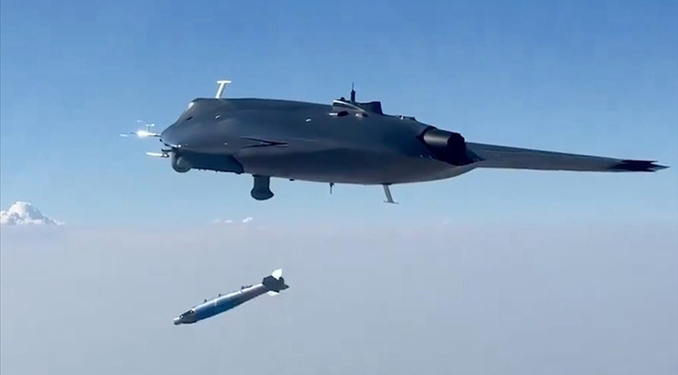 Milli insansız savaş uçağı ANKA 3 hedefi 12’den vurdu