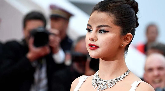 Selena Gomez kurduğu kozmetik şirketi sayesinde milyarder oldu