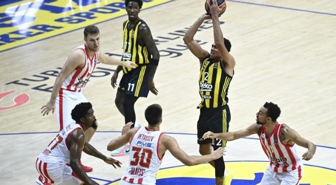 Fenerbahçe Beko-Olympiakos maçı sonrası sinirler gerildi!