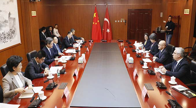 Şimşek, Çinli mevkidaşı ile bir araya geldi