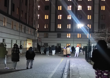 Sivas’ta korkutan deprem: Halk sokaklara döküldü