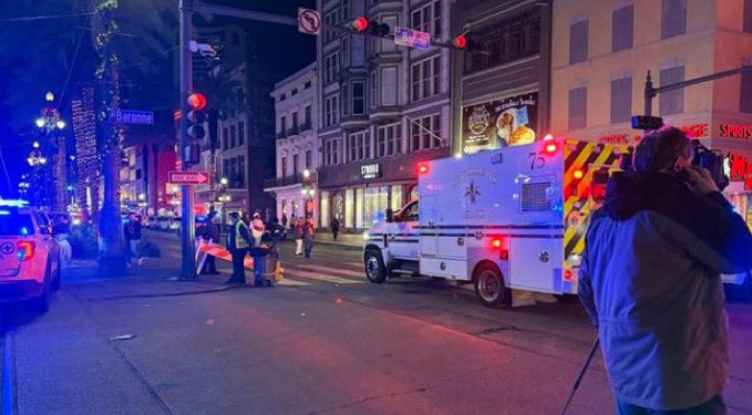 ABD’de araç kalabalığa daldı: Çok sayıda ölü ve yaralı var