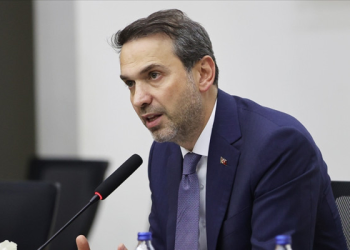 Bayraktar: Avrupa’ya yıllık 10 milyar metreküp gaz ihraç edebiliriz