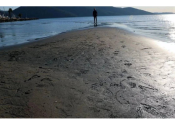 Mikonos Adası’da deniz suyunun çekilmesi endişe yarattı