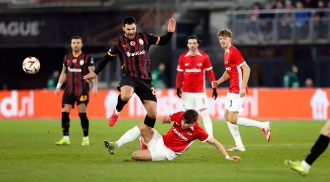 Galatasaray, AZ Alkmaar’a farklı mağlup oldu