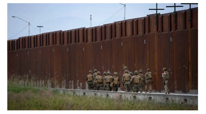 Trump Meksika sınırına ilave asker gönderecek