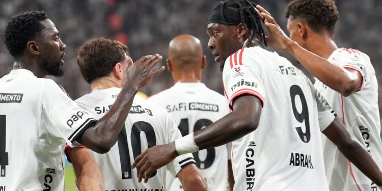 Beşiktaş 3 puanı uzatma dakikalarında bulduğu golle aldı