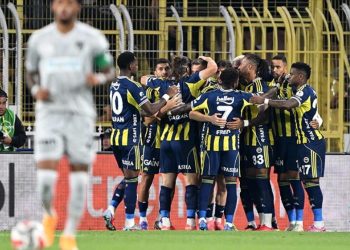 Fenerbahçe evinde Kocaelispor’u rahat geçti