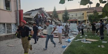 Siyasilerden Balıkesir merkezli depremden etkilenenlere geçmiş olsun mesajları