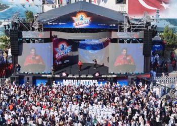 TEKNOFEST Mavi Vatan sona erdi: Bayraktar’dan gençlere övgü