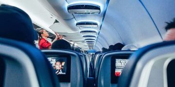 Bakan Uraloğlu: Uçak yolculuğunda su ikramı zorunlu olacak