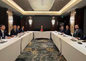 Bayraktar Pekin’de enerji devleriyle buluştu