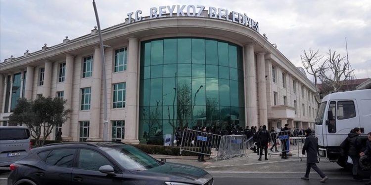 Beykoz’da peş peşe istifalar: Üç isim CHP’den ayrıldı