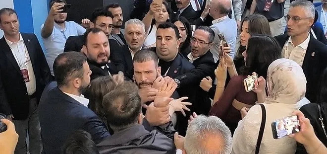 CHP Kongresinde kavga: Delegeler birbirine girdi