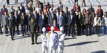 CHP heyeti, kurultay öncesi Anıtkabir’i ziyaret etti