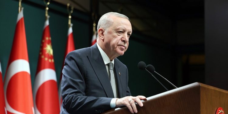 Cumhurbaşkanı Erdoğan A Milli Basketbol Takımı’nı tebrik etti