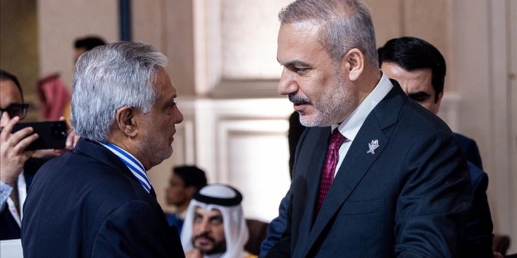 Fidan, İİT Zirvesi’nde bölge ülkeleriyle görüştü