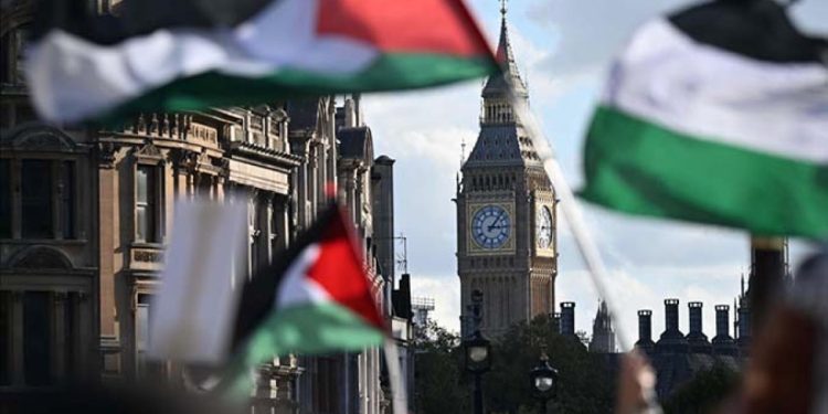 Londra’da Filistin elçiliği açıldı