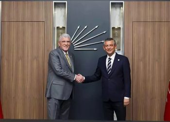 Müsavat Dervişoğlu, Özgür Özel’i makamında ziyaret etti