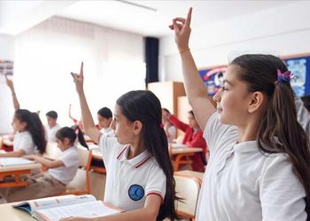 Okulun ilk günü ders saati değişti!