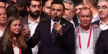 Özgür Çelik’ten İl başkanlığı önünde ilk açıklama