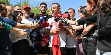 Özgür Özel, CHP’nin 102’nci Yıl Koşusu’nda yer aldı