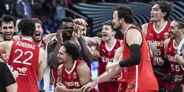 Rakip Almanya! A Millilerimiz şampiyonluk için parkede