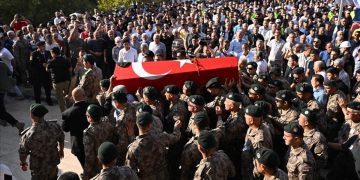 Şehit polis Mustafa Karapınar son yolculuğuna uğurlandı