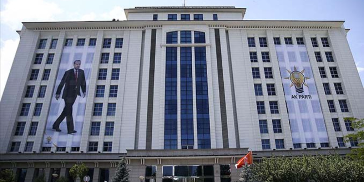AK Parti İstanbul’da 3 ilçe başkanı görevden alındı