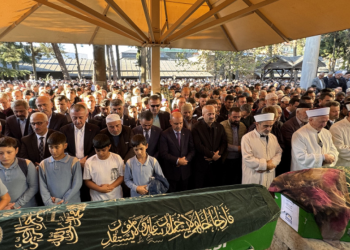 Gebze’de çöken binada hayatını kaybeden aile toprağa verildi