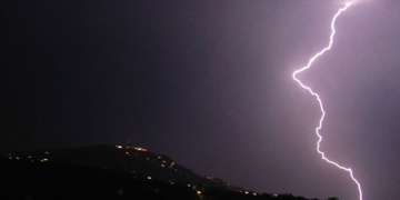 İstanbul’da Finans Merkezi’ne yıldırım düştü
