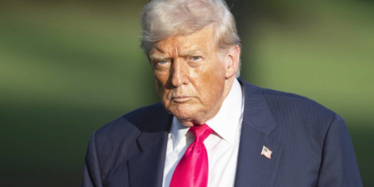 Trump: Venezuela’da uyuşturucu yüklü gemiyi vuruldu