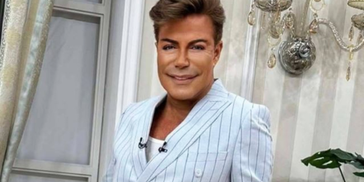 Ünlü şarkıcı Fatih Ürek hâlâ uyutuluyor