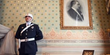 Büyük Önder Atatürk, Dolmabahçe Sarayı’ndaki odasında törenle anıldı