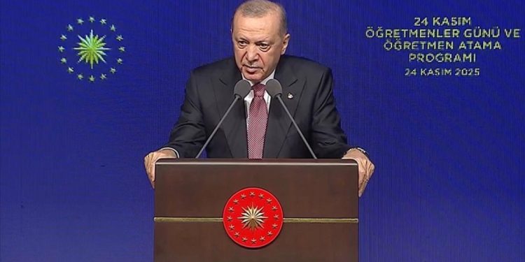 Erdoğan: Görevdeki 10 öğretmenden 8’ini biz atadık