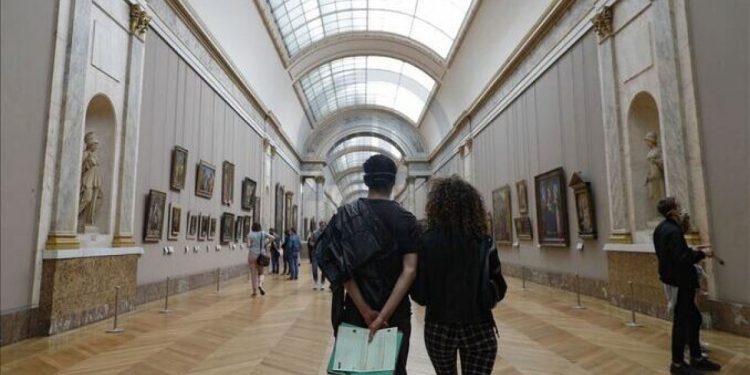 Louvre Müzesi soygununda 4 şüpheli daha tutuklandı