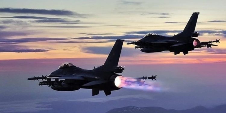 Rus savaş uçağı eğitim sırasında düştü, kurtulan olmadı