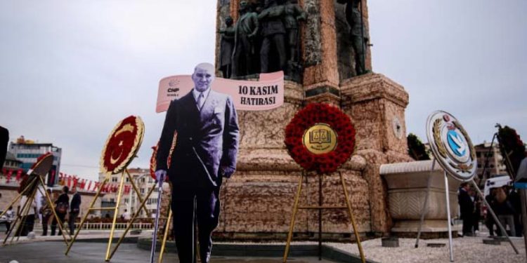 Saatler 09.05’i gösterdiğinde Türkiye’de hayat durdu